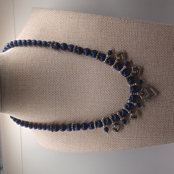 Avon Blue Catseye and Silvertone Necklace - Picture 3 of 6